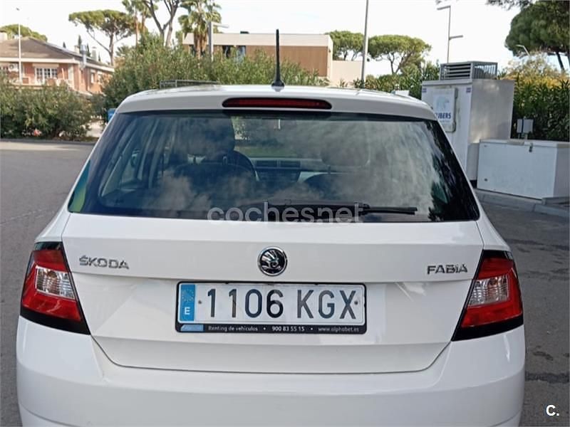 Usado Skoda Fabia Business Line 75 CV (55 kW) 2018 Blanco Berlina