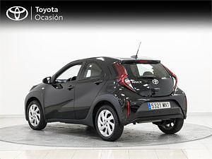 Usado Toyota Aygo Play 72 CV (52 kW) 2024 Negro