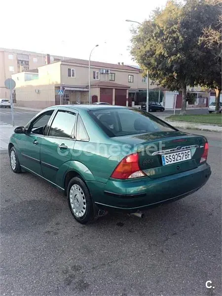 Usado Ford Focus Ambiente 100 CV (73 kW) 2000 Verde Berlina