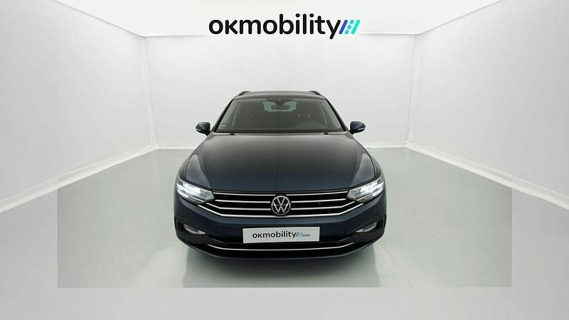 Usado VW Passat Business 150 CV (110 kW) 2021 Aquamarinblau metallic Familiar