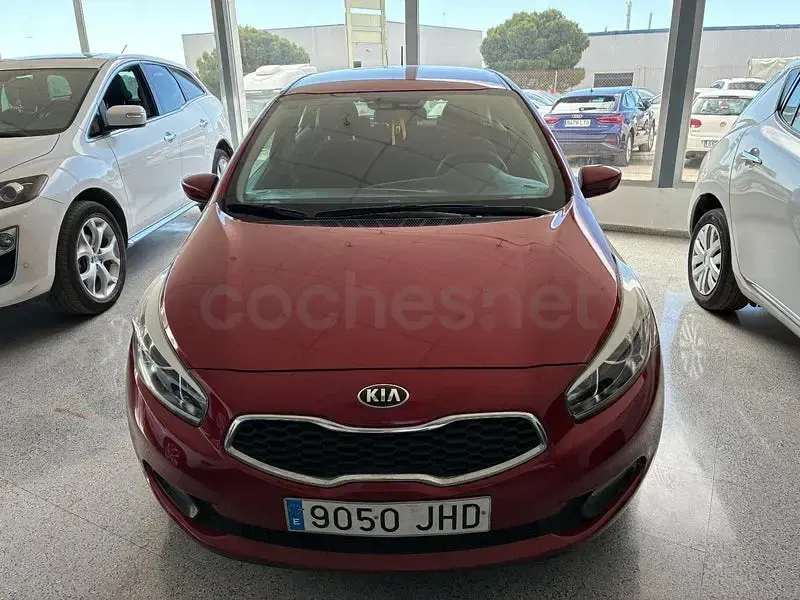 Usado Kia Ceed GT 90 HP (66 kW) 2016 Vermelho Sedan