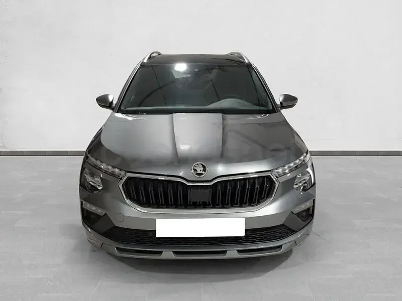 Usado Skoda Kamiq Sport 150 CV (110 kW) 2025 Gris / plata SUV