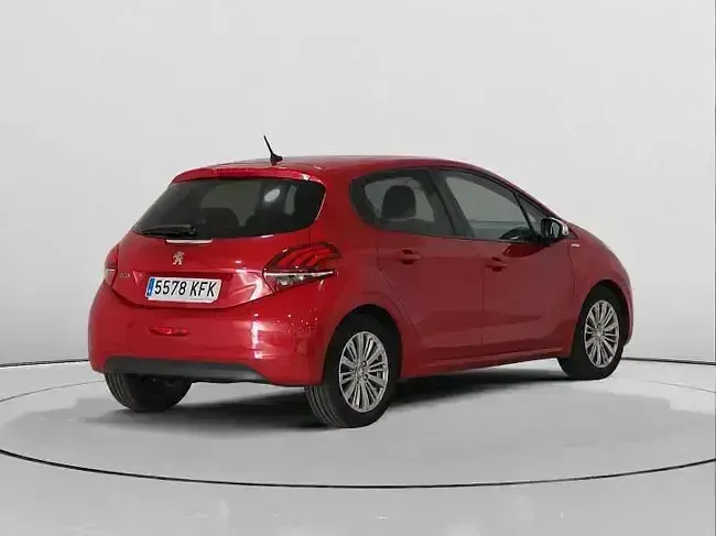 Usado Peugeot 208 Style 100 CV (73 kW) 2017 Rojo Utilitario
