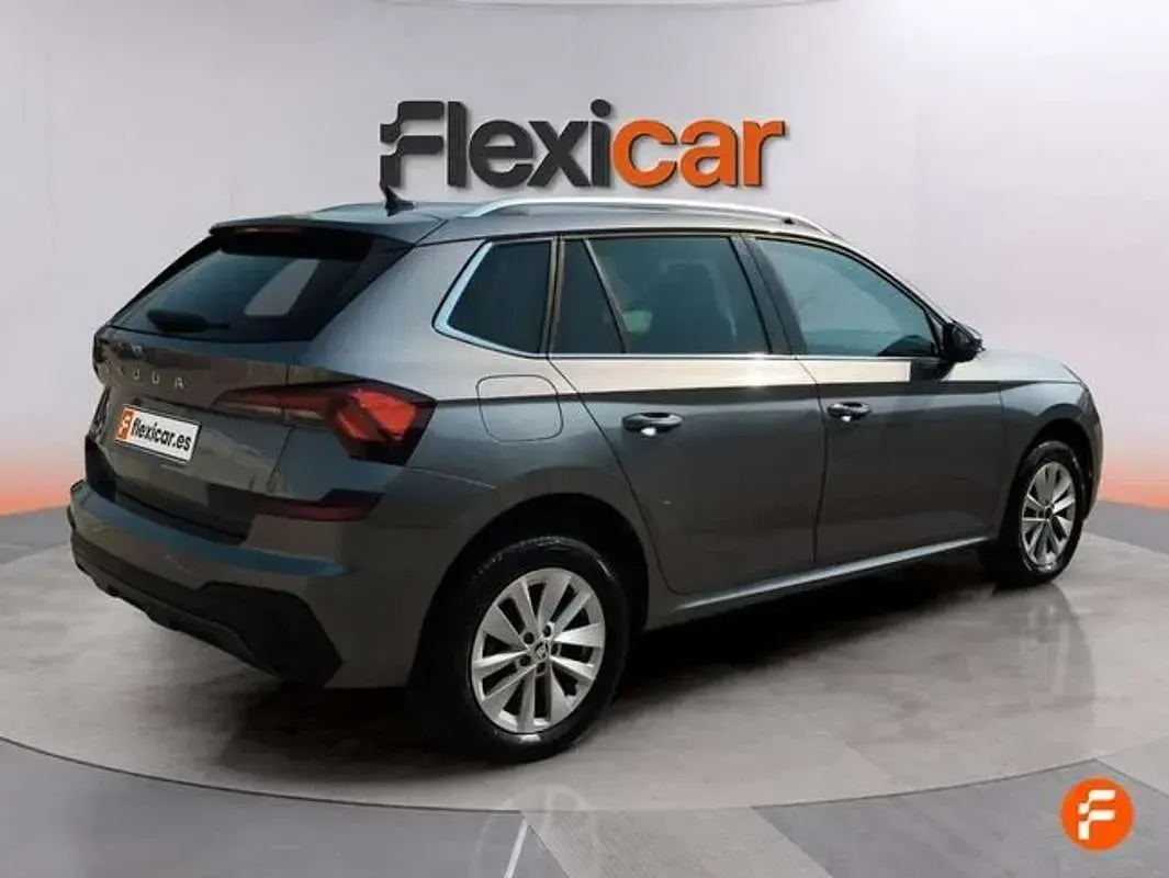 Usado Skoda Kamiq Selection 116 CV (85 kW) 2024 Gris SUV