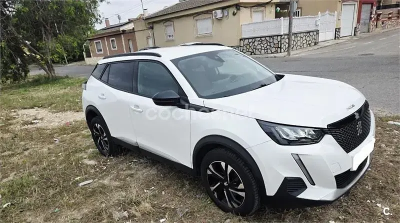 Käytetty Peugeot 2008 Allure 110 HP (80 kW) 2022 Valkoinen Katumaasturi