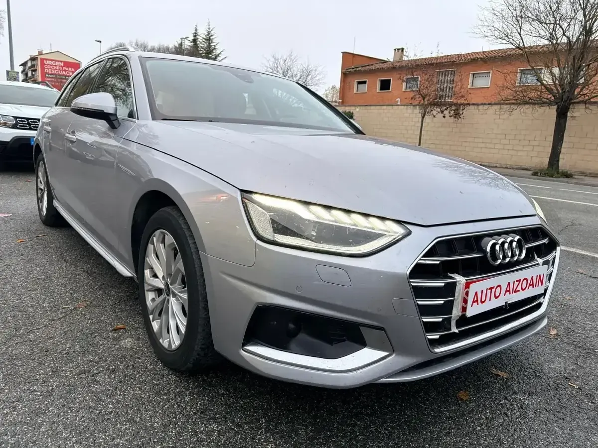 Usado Audi A4 Advanced 163 CV (119 kW) 2023 Gris / plata Familiar