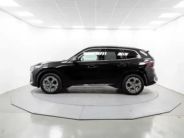 Usado BMW iX1 Comfort Edition 150 kW (204 CV) 2025 Negro SUV