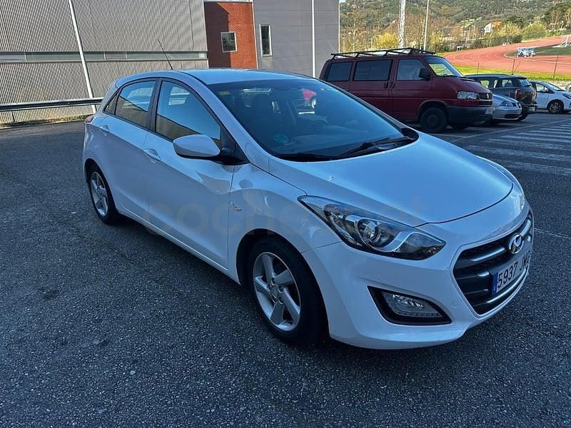 Usado Hyundai i30 Style 136 CV (100 kW) 2016 Blanco Berlina