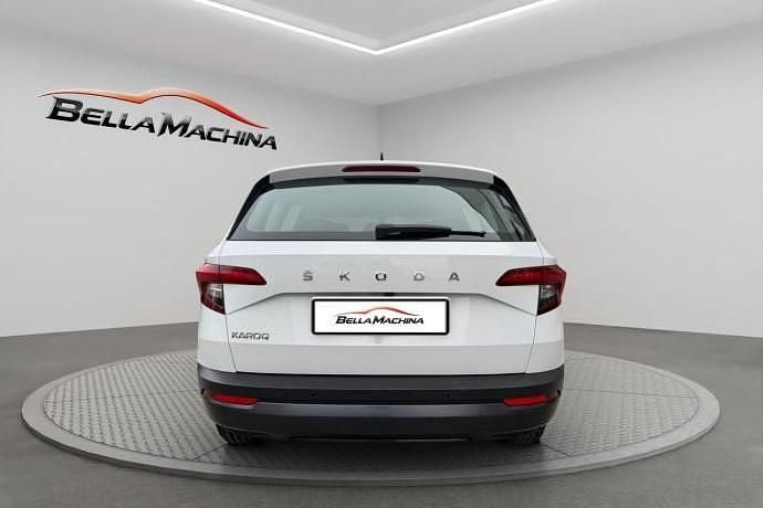 Usado Skoda Karoq Ambition 150 CV (110 kW) 2022 Blanco SUV