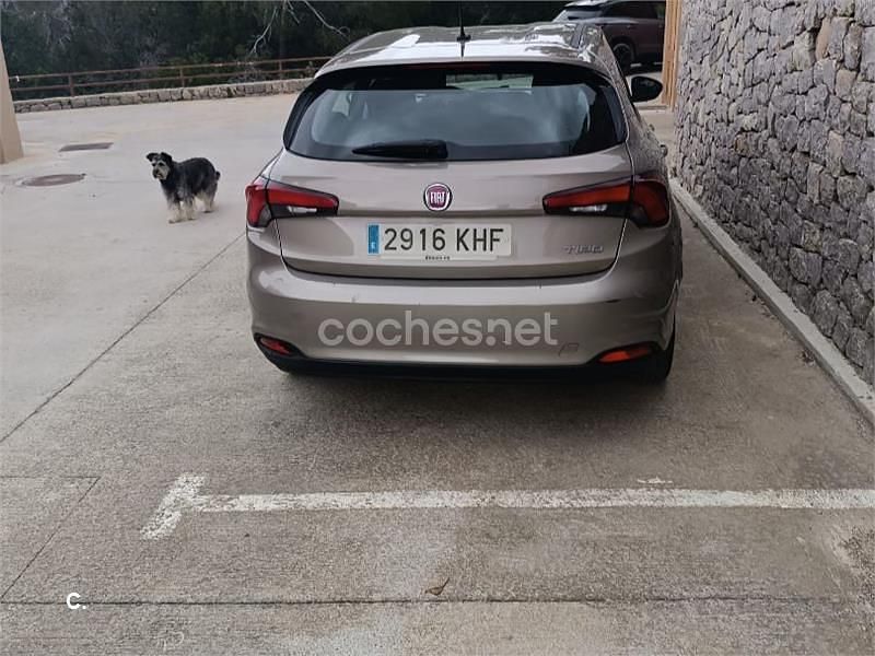 Usado Fiat Tipo Easy 95 CV (69 kW) 2018 Beige Berlina