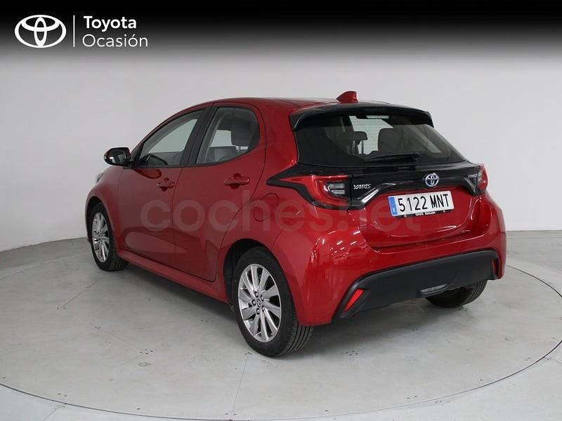 Usado Toyota Yaris Hybrid Active 116 CV (85 kW) 2024 Rojo Berlina