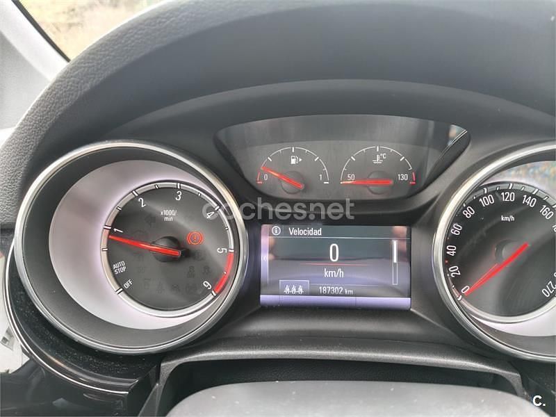 Usado Opel Astra Dynamic 136 CV (100 kW) 2017 Rojo Berlina