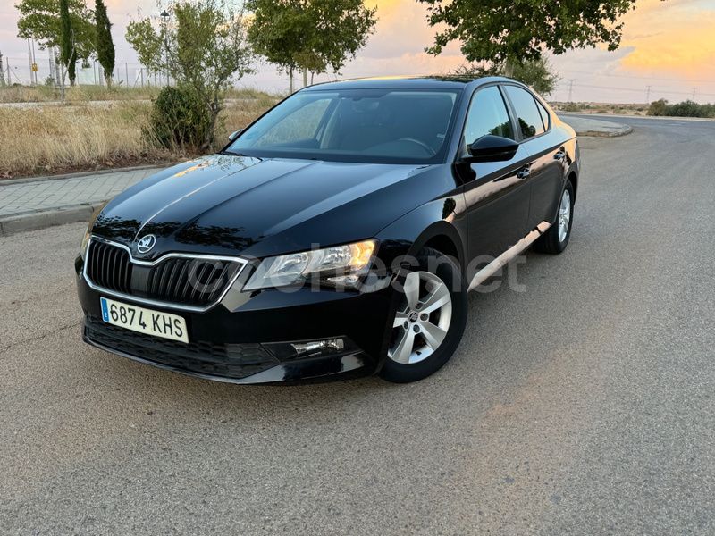 Negro Usado 2018 Skoda Superb Active Berlina | 11.900 € (Buen precio) - Imagen 1/4