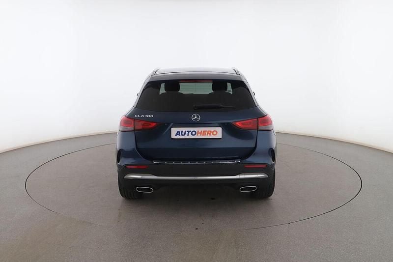 Usado Mercedes GLA180 AMG line 136 CV (100 kW) 2021 Azul SUV