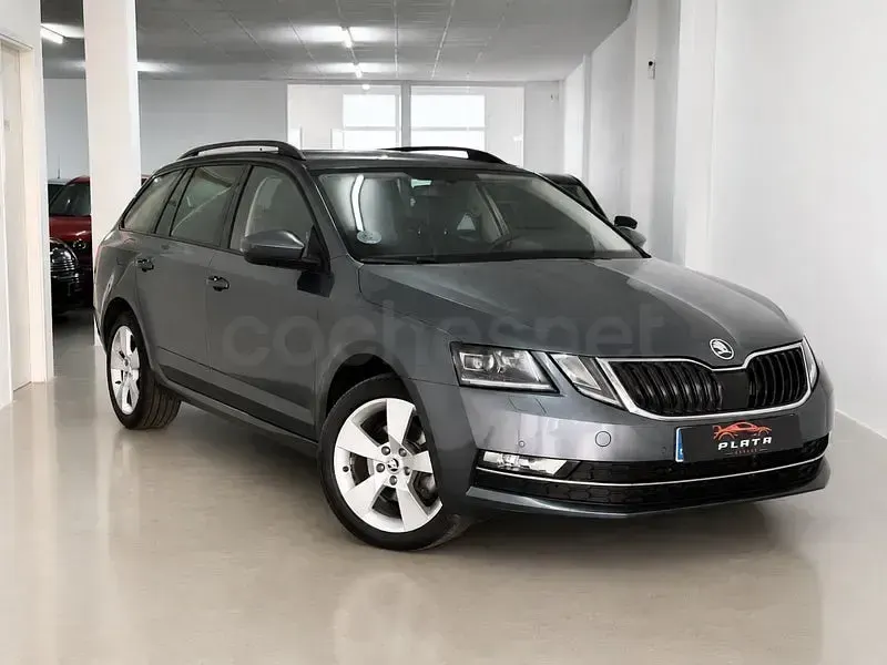 Usado Skoda Octavia Style 150 CV (110 kW) 2018 Gris / plata Familiar