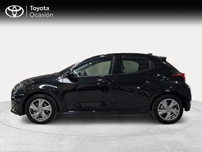 Usado Toyota Yaris Hybrid Active 116 CV (85 kW) 2025 Negro Berlina