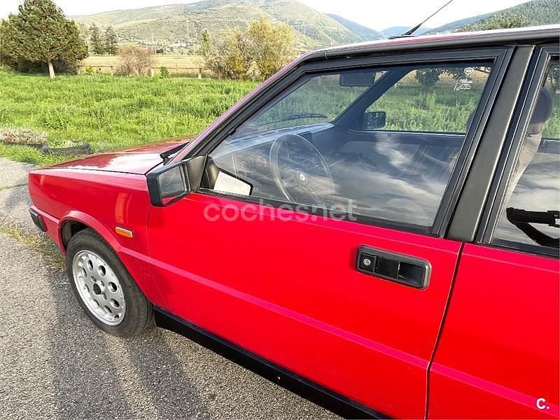 Usado Lancia Delta 140 CV (102 kW) 1990 Rojo Utilitario