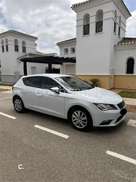 Usado Seat Leon CONNECT 110 CV (80 kW) 2016 Blanco Berlina