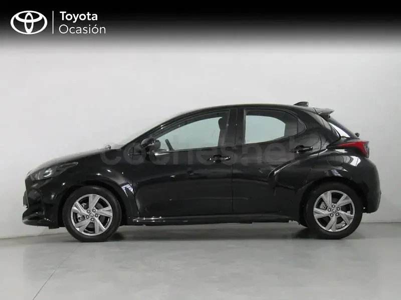 Usado Toyota Yaris Hybrid Active 116 CV (85 kW) 2025 Negro Berlina