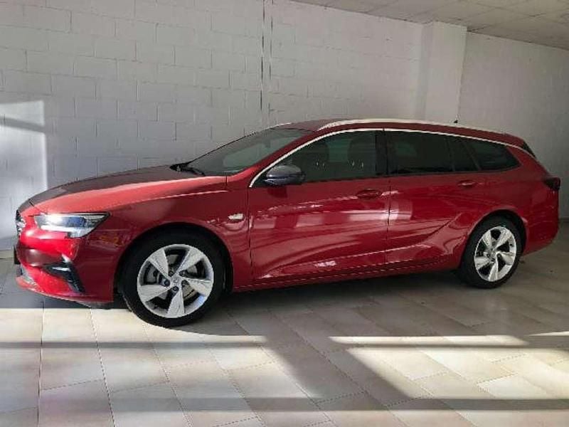 Usado Opel Insignia GS Line 122 CV (89 kW) 2021 Rojo Familiar
