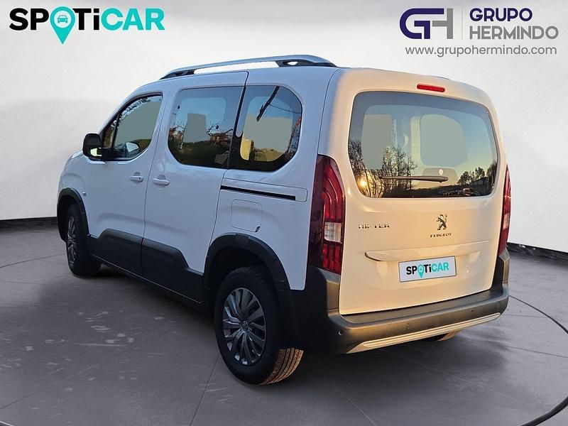 Usado Peugeot Rifter Allure 100 CV (73 kW) 2022 Blanco Monovolumen