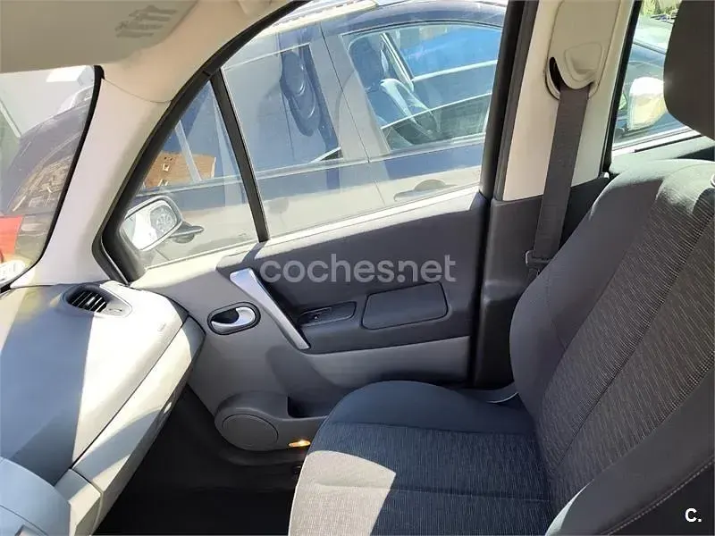 Usado Renault Scenic E-Tech Dynamique 105 CV (77 kW) 2008 Blanco Monovolumen