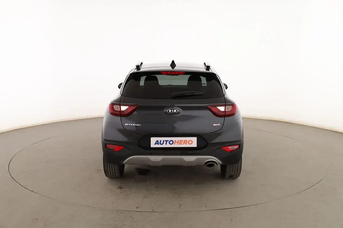 Usado Kia Stonic 120 CV (88 kW) 2020 Gris SUV