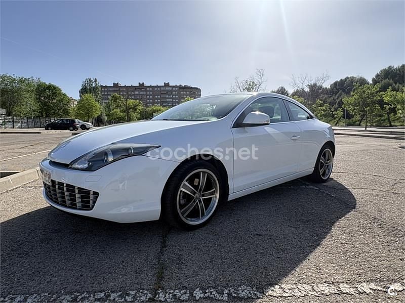 Begagnad Renault Laguna Coupé 150 HK (110 kW) 2011 Vit Sportkupé