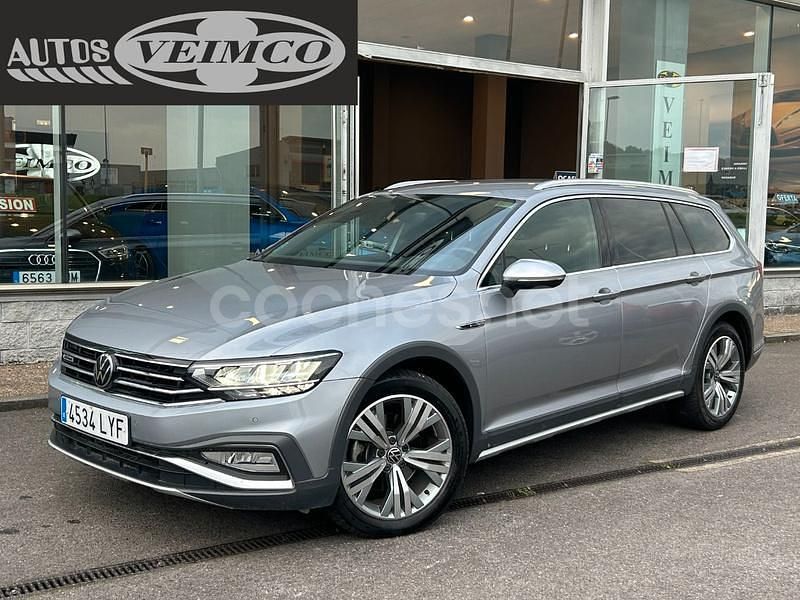 Gris / plata Usado 2022 VW Passat Alltrack Familiar | 20.500 € (Precio justo) - Imagen 1/4
