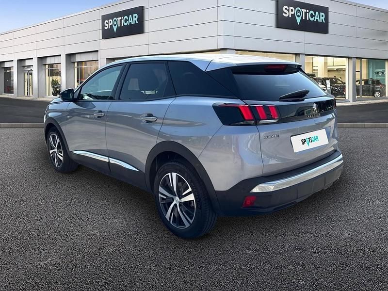 Usado Peugeot 3008 Allure 130 CV (95 kW) 2023 Gris SUV