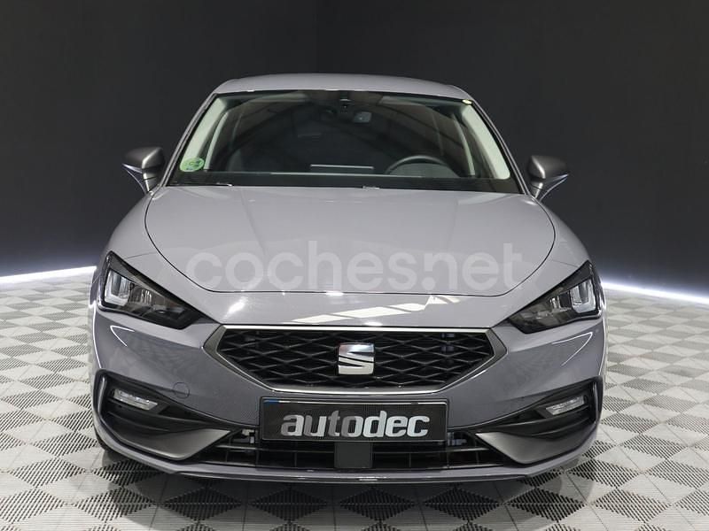 Usado Seat Leon FR 150 CV (110 kW) 2024 Gris / plata Berlina