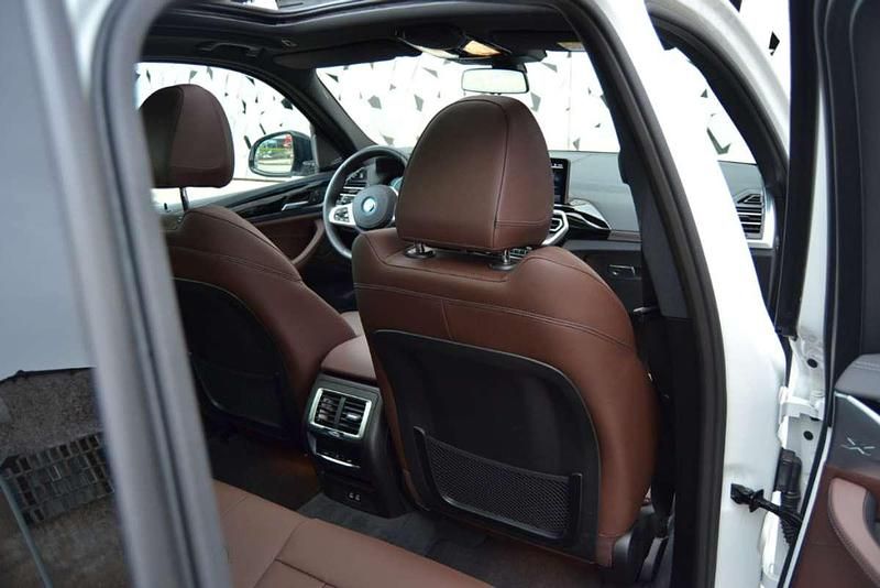 Usado BMW iX3 Impressive 210 kW (286 CV) 2022 Blanco SUV