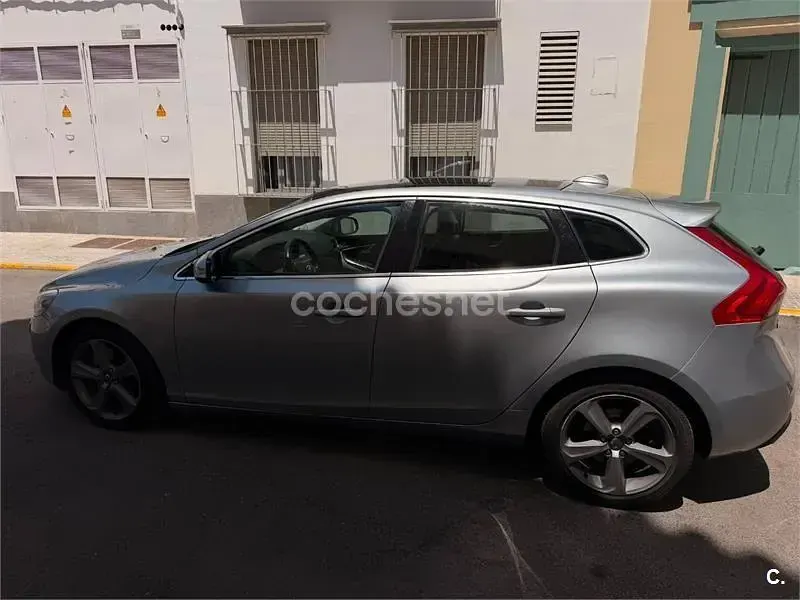 Usado Volvo V40 Summum 150 CV (110 kW) 2012 Gris / plata Utilitario