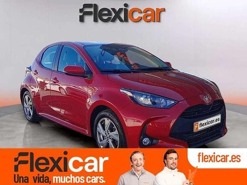 Rojo Usado 2024 Toyota Yaris Hybrid Active Utilitario | 17.990 € (Super precio) - Imagen 1/4