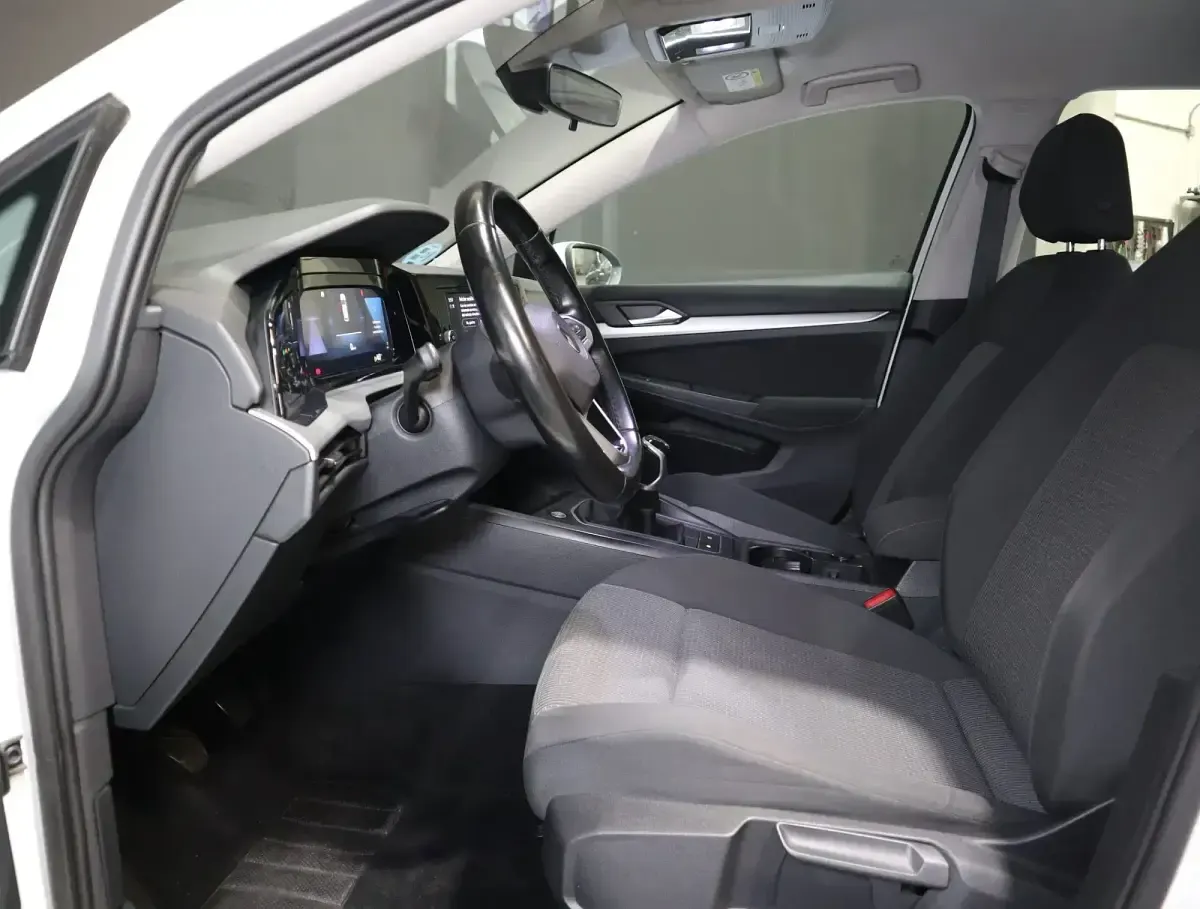 Usado VW Golf VIII Life 110 CV (80 kW) 2021 Blanco Utilitario
