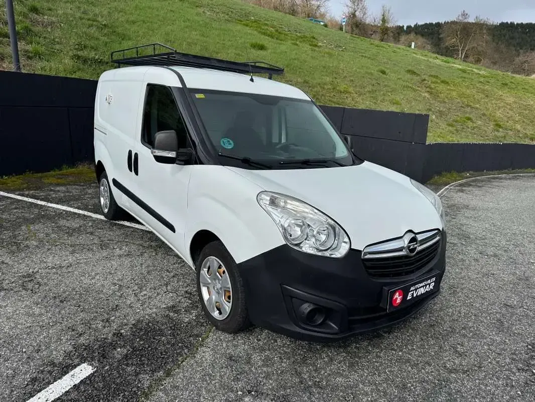 Usado Opel Combo 95 CV (69 kW) 2018 Blanco Monovolumen