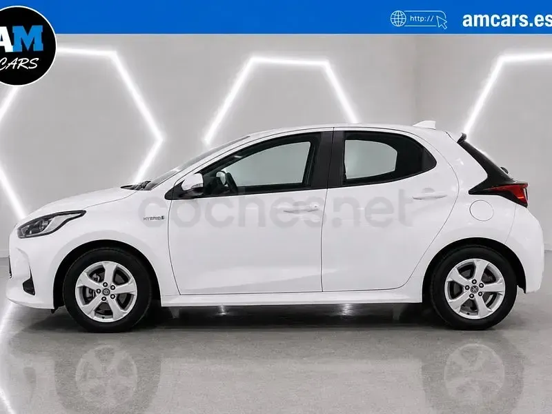 Usado Toyota Yaris Hybrid Plus 116 CV (85 kW) 2022 Blanco Berlina