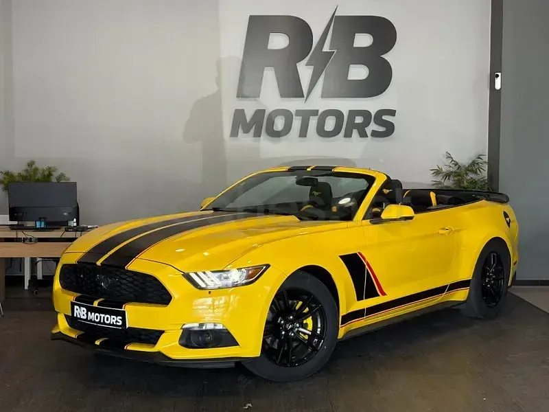 Usado Ford Mustang 314 CV (230 kW) 2017 Amarillo Descapotable