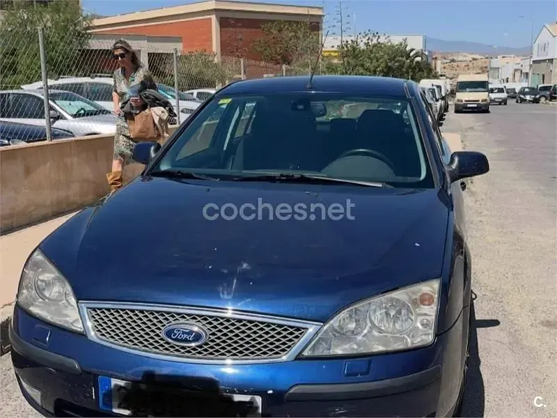 Usado Ford Mondeo Trend 115 CV (84 kW) 2004 Azul Berlina