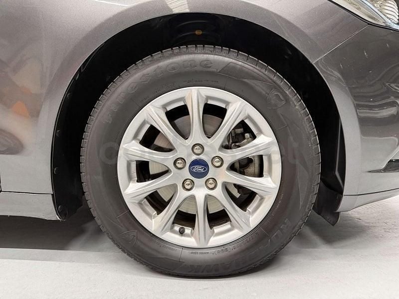 Usado Ford Mondeo Titanium 187 CV (137 kW) 2019 Gris / plata Berlina