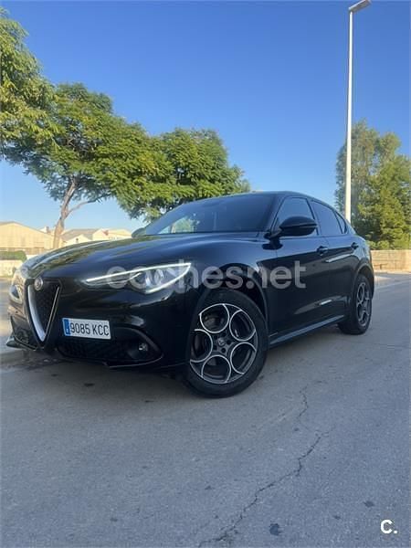 Negro Usado 2017 Alfa Romeo Stelvio Super SUV | 20.800 € (Precio justo) - Imagen 1/4