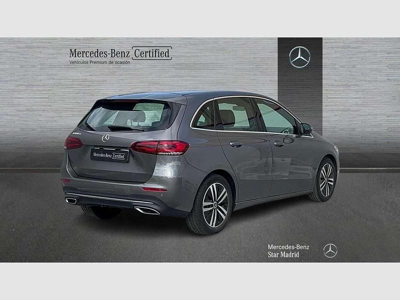 Usado Mercedes B180 116 CV (85 kW) 2021 Gris Monovolumen