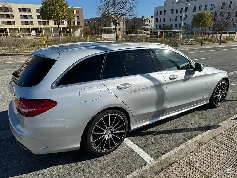 Usado Mercedes C180 AMG line 156 CV (114 kW) 2016 Gris / plata Familiar