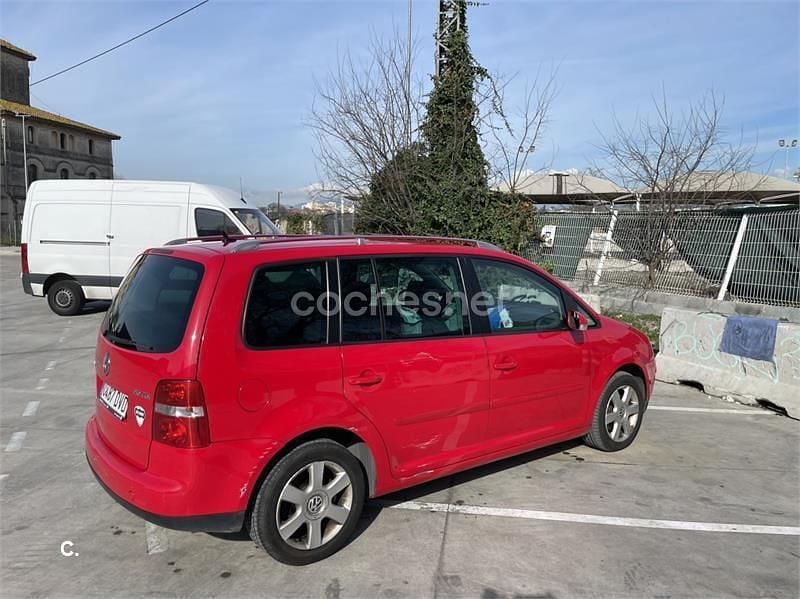 Usado VW Touran Highline 140 CV (102 kW) 2006 Rojo Monovolumen