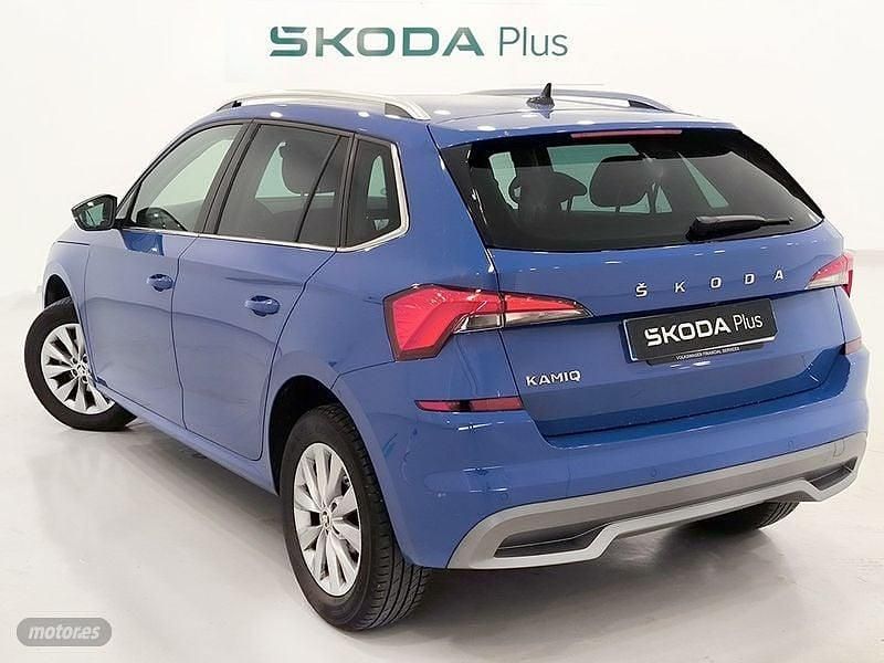 Usado Skoda Kamiq Ambition 110 CV (80 kW) 2022 Azul SUV