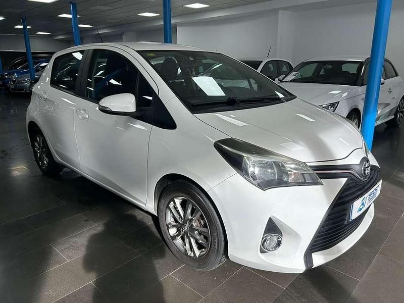 Usado Toyota Yaris City 69 CV (50 kW) 2015 Blanco Utilitario