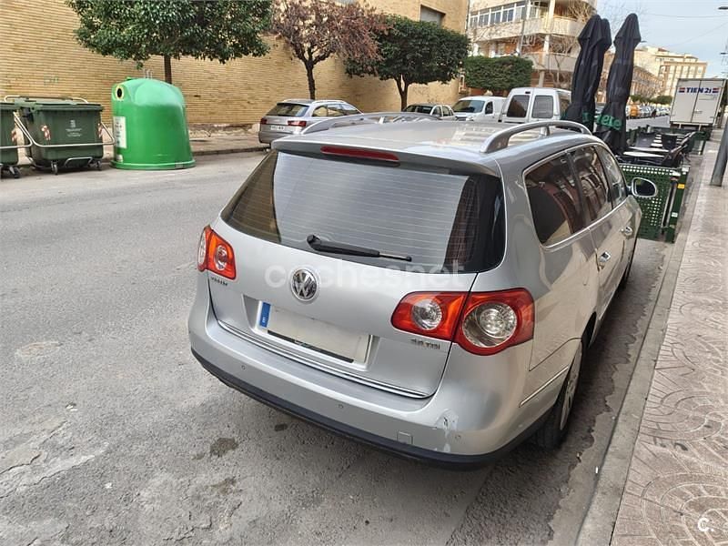 Usado VW Passat Advance 140 CV (102 kW) 2005 Gris / plata Familiar