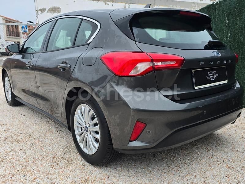 Usado Ford Focus Titanium 120 CV (88 kW) 2019 Gris / plata Berlina