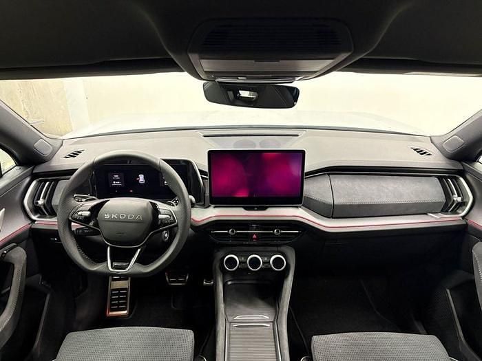 Usado Skoda Kodiaq SportLine 204 CV (150 kW) 2025 Gris plata SUV