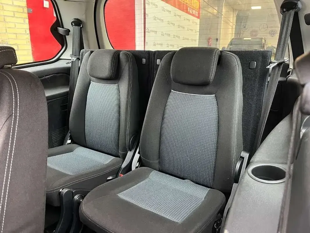 Usado Ford Galaxy Trend 140 CV (102 kW) 2013 Gris Monovolumen